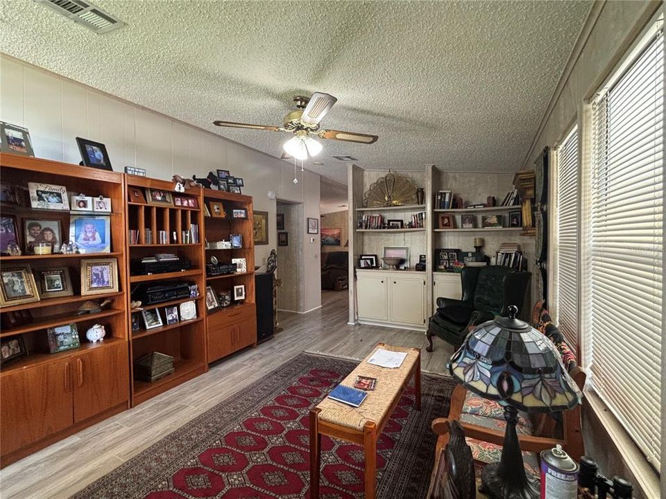 For Sale: $159,900 (2 beds, 2 baths, 1601 Square Feet)