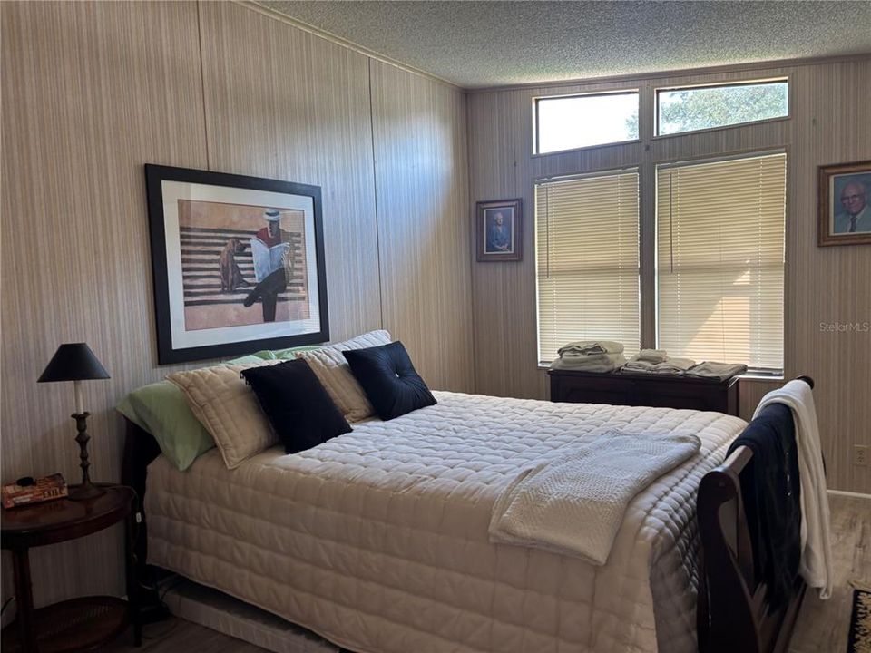 For Sale: $159,900 (2 beds, 2 baths, 1601 Square Feet)