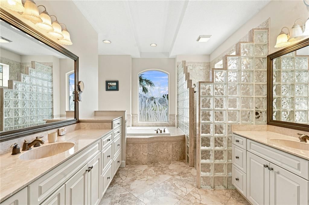 En Venta: $479,000 (3 camas, 2 baños, 2439 Pies cuadrados)