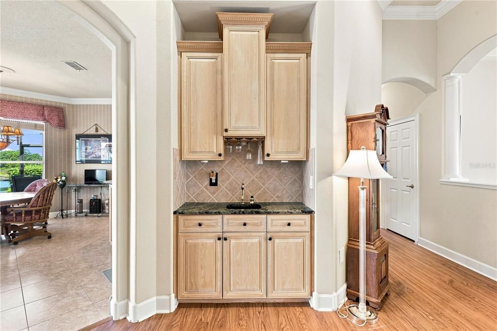 En Venta: $479,000 (3 camas, 2 baños, 2439 Pies cuadrados)