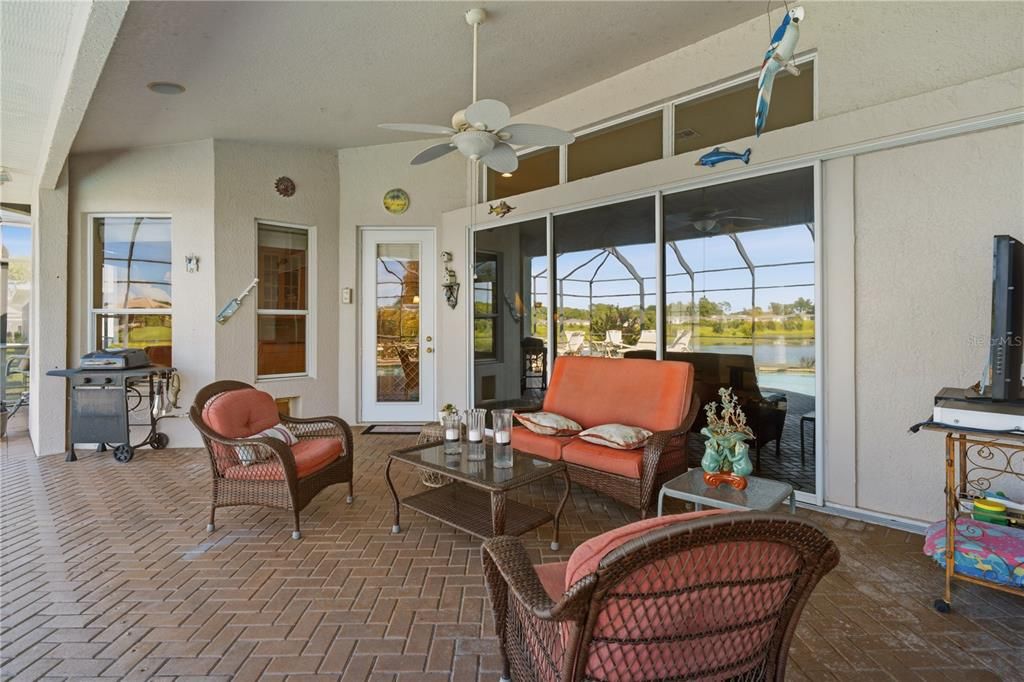 En Venta: $479,000 (3 camas, 2 baños, 2439 Pies cuadrados)