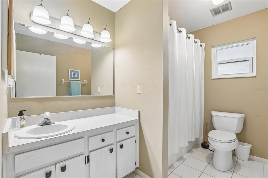 For Sale: $299,900 (2 beds, 2 baths, 1727 Square Feet)