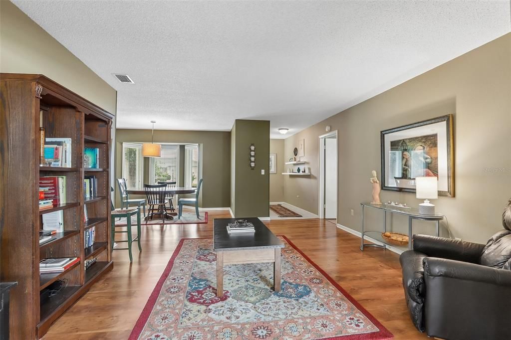 For Sale: $299,900 (2 beds, 2 baths, 1727 Square Feet)