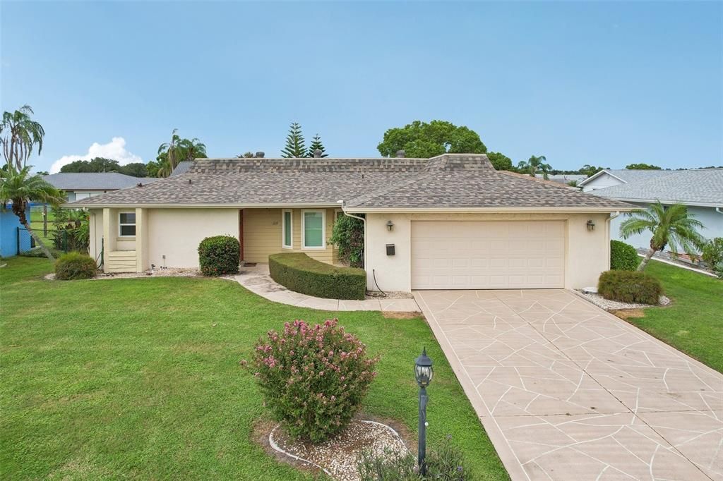 For Sale: $299,900 (2 beds, 2 baths, 1727 Square Feet)