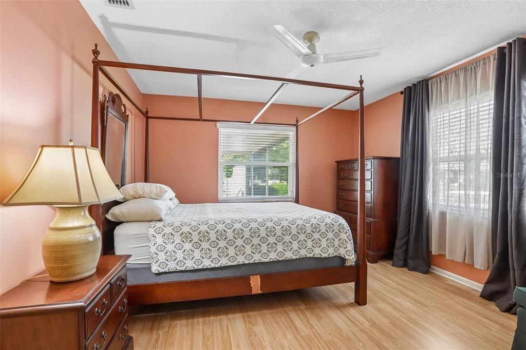 For Sale: $299,900 (2 beds, 2 baths, 1727 Square Feet)
