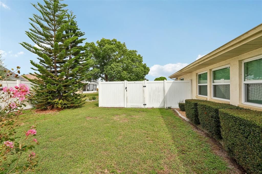 For Sale: $299,900 (2 beds, 2 baths, 1727 Square Feet)
