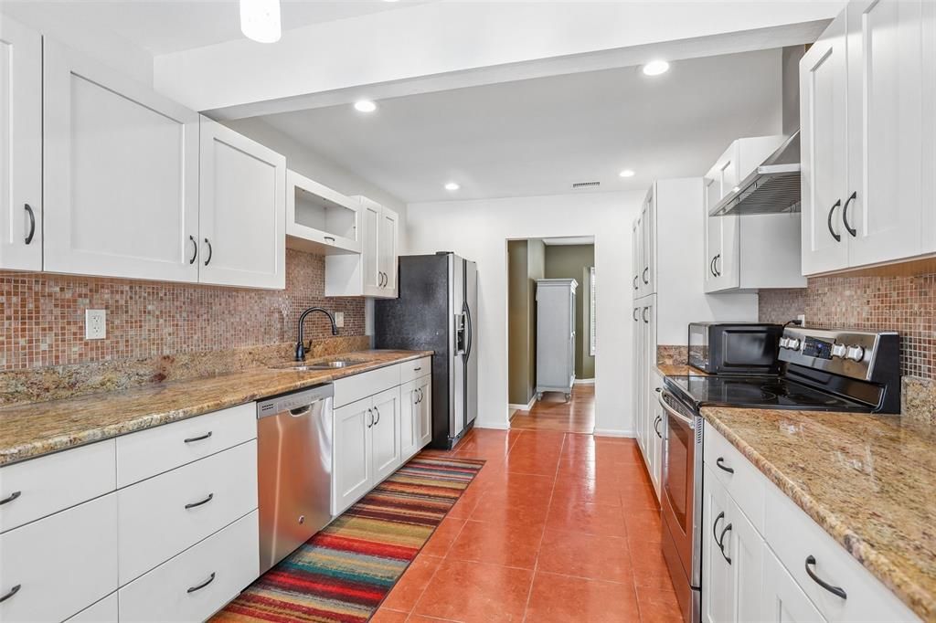 For Sale: $299,900 (2 beds, 2 baths, 1727 Square Feet)