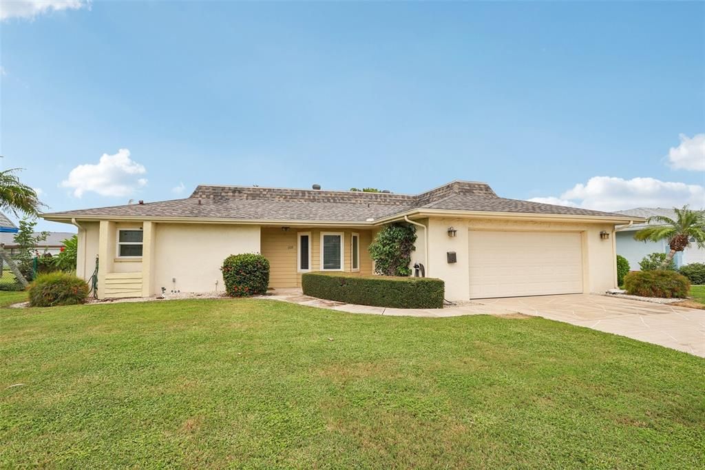 For Sale: $299,900 (2 beds, 2 baths, 1727 Square Feet)