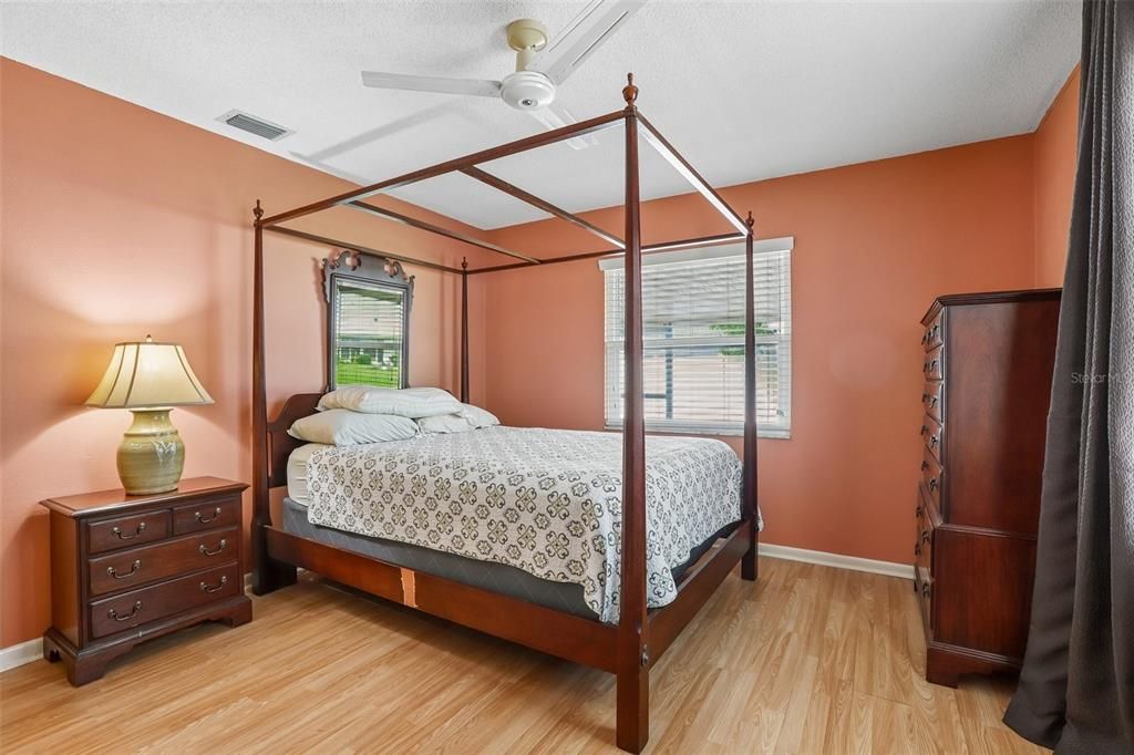 For Sale: $299,900 (2 beds, 2 baths, 1727 Square Feet)