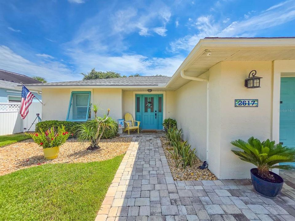 For Sale: $609,000 (3 beds, 2 baths, 1389 Square Feet)