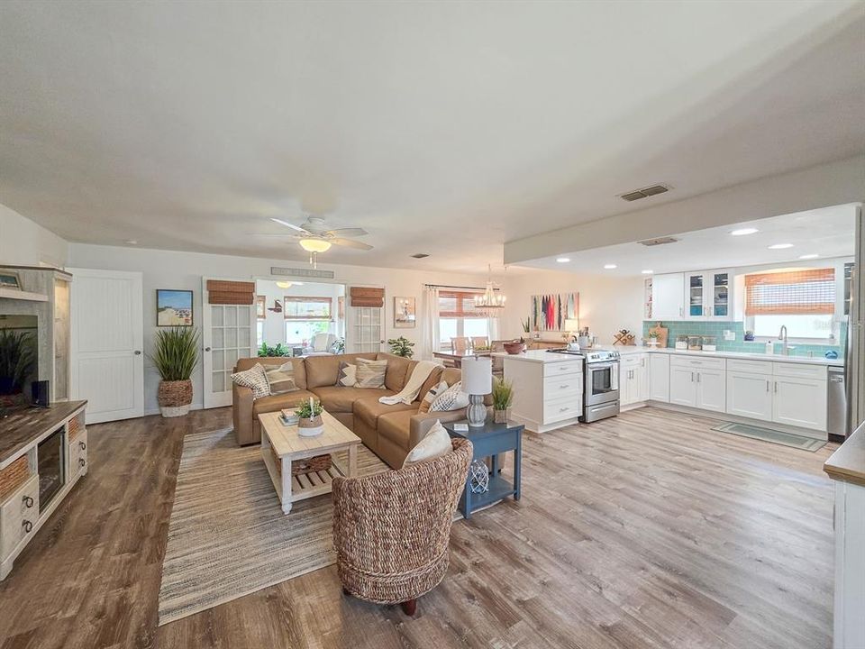 For Sale: $609,000 (3 beds, 2 baths, 1389 Square Feet)