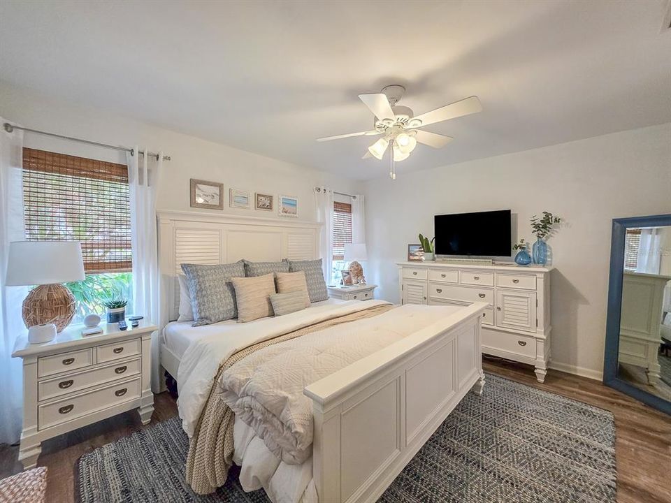 For Sale: $609,000 (3 beds, 2 baths, 1389 Square Feet)
