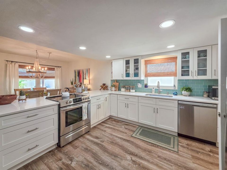 For Sale: $609,000 (3 beds, 2 baths, 1389 Square Feet)