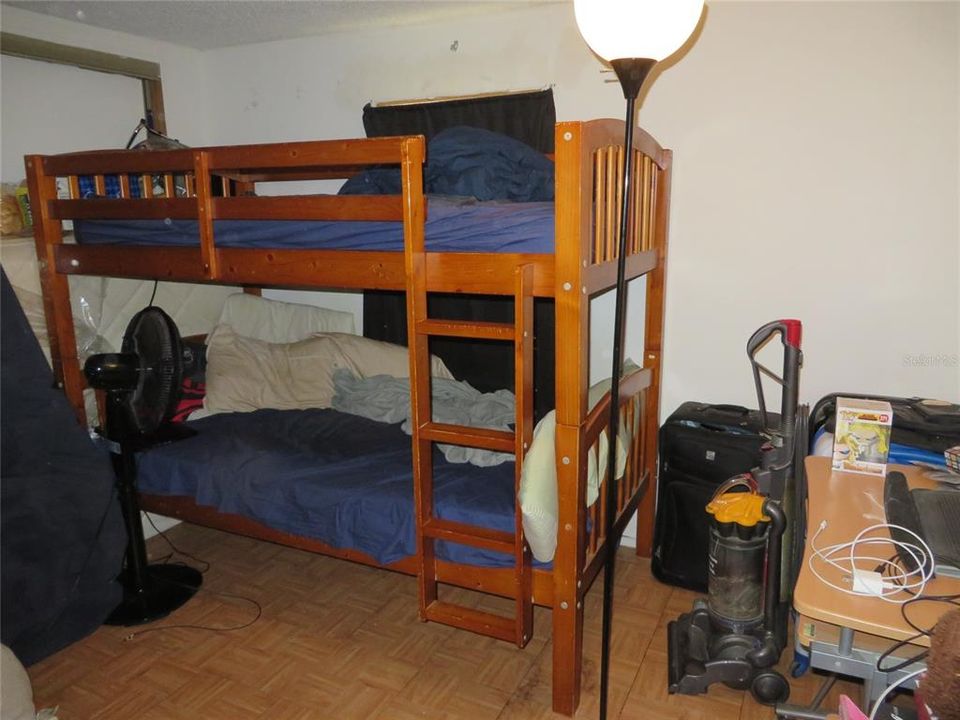 Activo con contrato: $89,900 (3 camas, 2 baños, 924 Pies cuadrados)