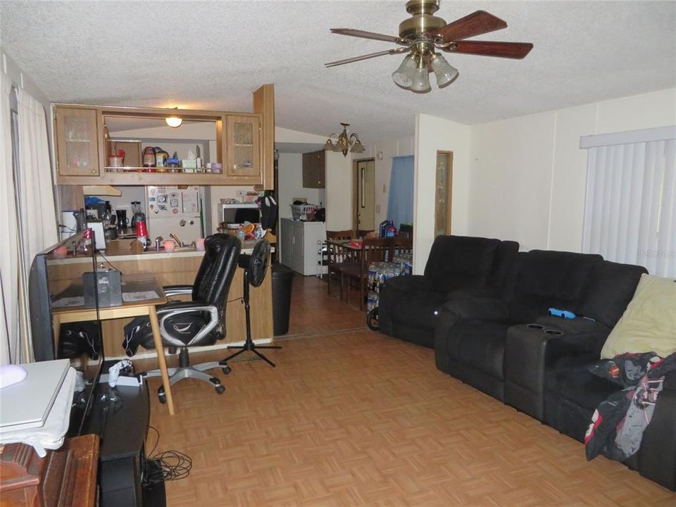 Activo con contrato: $89,900 (3 camas, 2 baños, 924 Pies cuadrados)