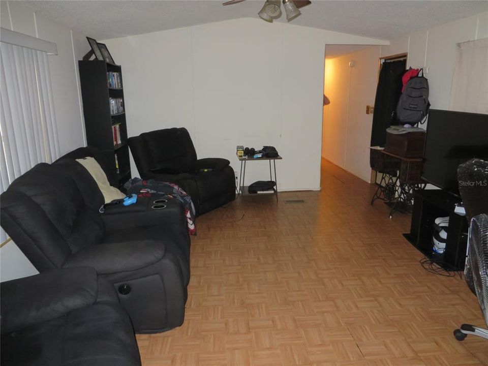 Activo con contrato: $89,900 (3 camas, 2 baños, 924 Pies cuadrados)