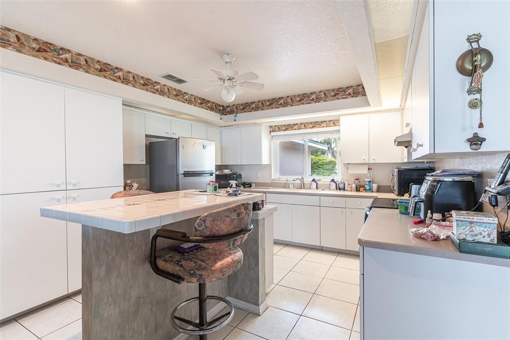 For Sale: $525,000 (3 beds, 3 baths, 2128 Square Feet)