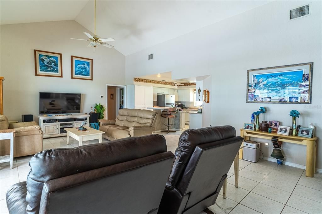For Sale: $525,000 (3 beds, 3 baths, 2128 Square Feet)