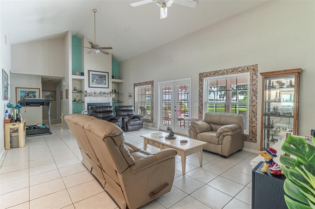 For Sale: $525,000 (3 beds, 3 baths, 2128 Square Feet)