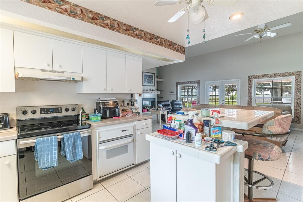 For Sale: $525,000 (3 beds, 3 baths, 2128 Square Feet)