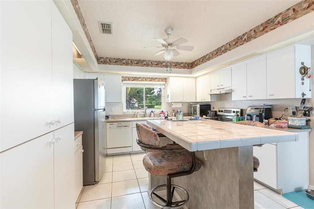 For Sale: $525,000 (3 beds, 3 baths, 2128 Square Feet)