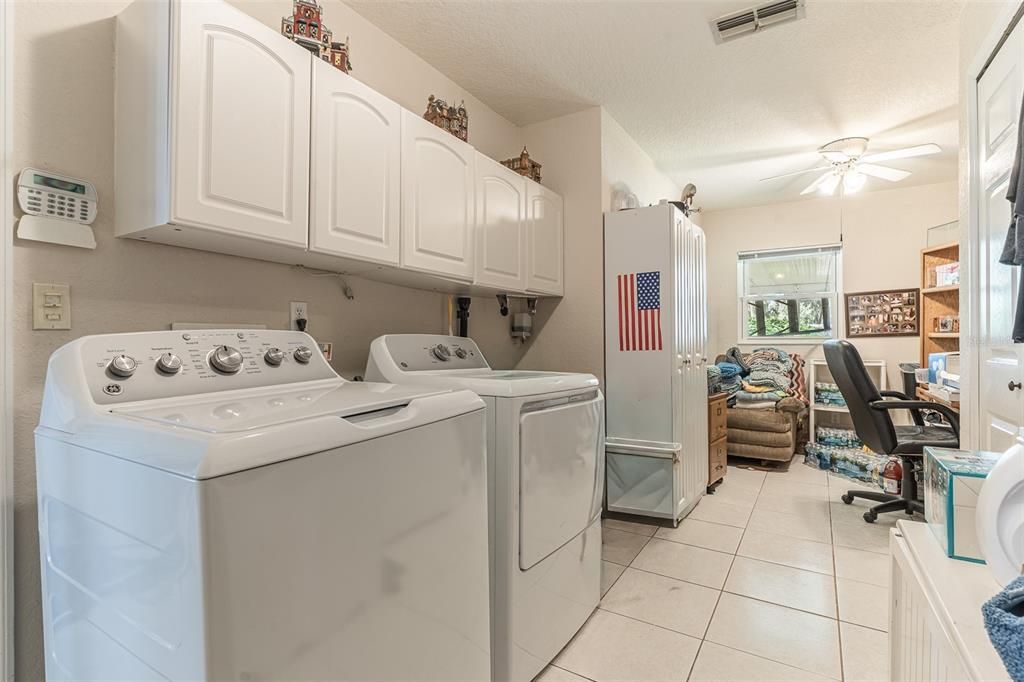 For Sale: $525,000 (3 beds, 3 baths, 2128 Square Feet)