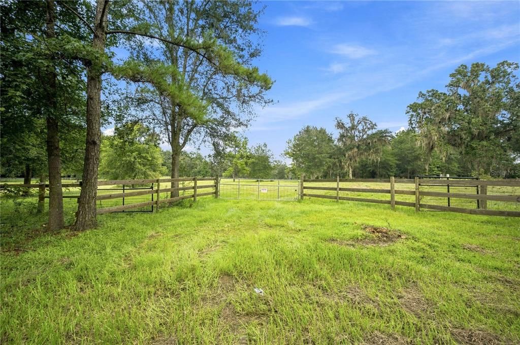 待售: $329,900 (10.45 acres)