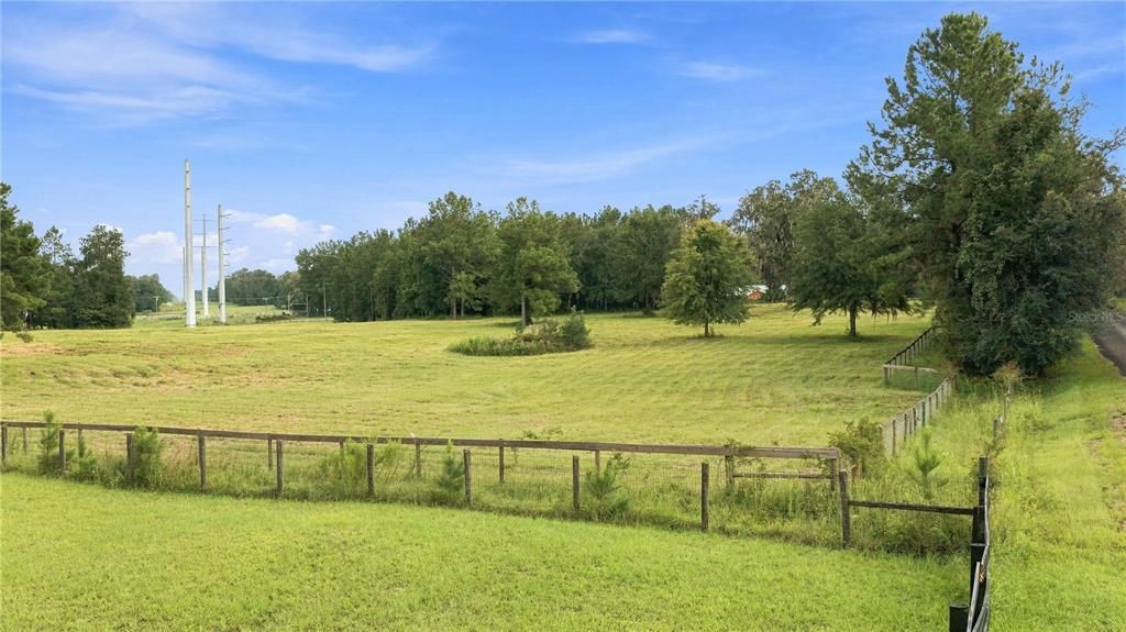 待售: $329,900 (10.45 acres)