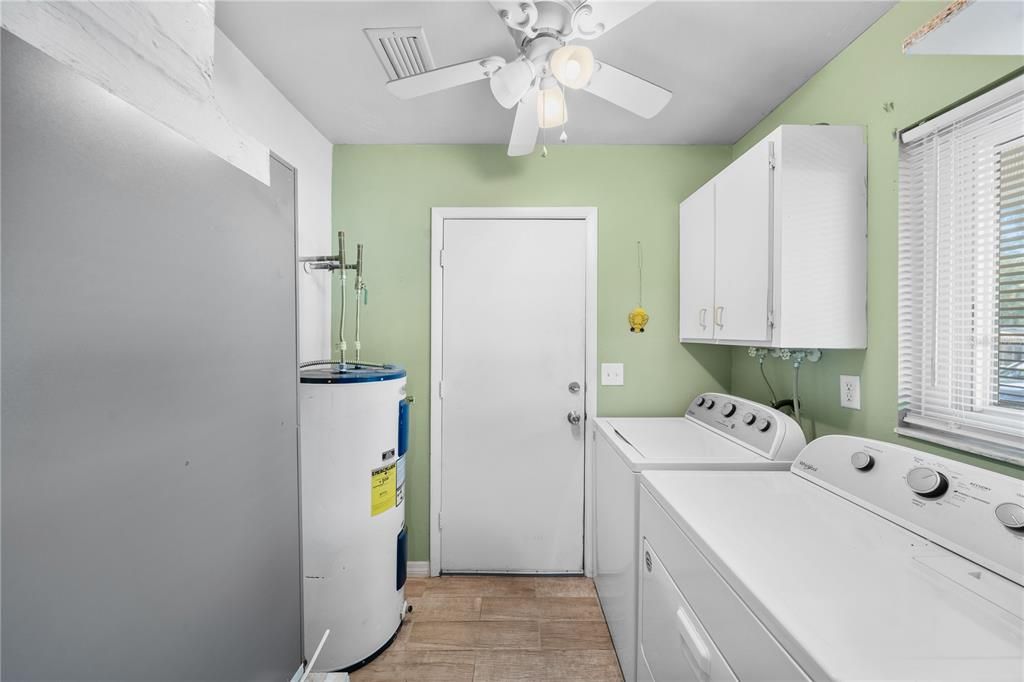 На продажу: $219,900 (2 спален, 2 ванн, 1003 Квадратных фут)