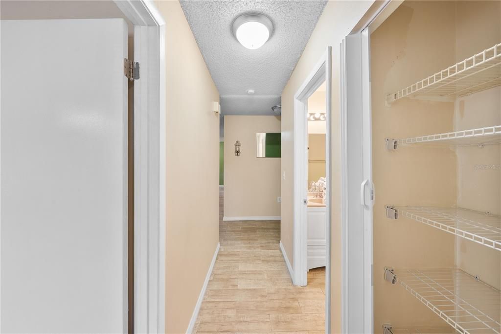 На продажу: $219,900 (2 спален, 2 ванн, 1003 Квадратных фут)
