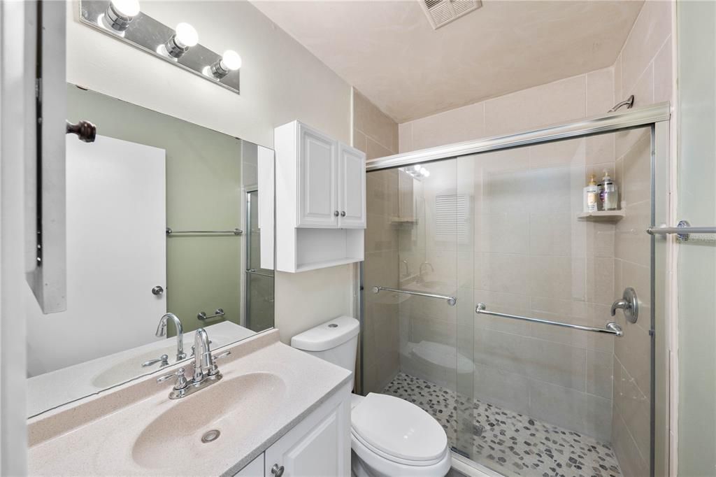 На продажу: $219,900 (2 спален, 2 ванн, 1003 Квадратных фут)
