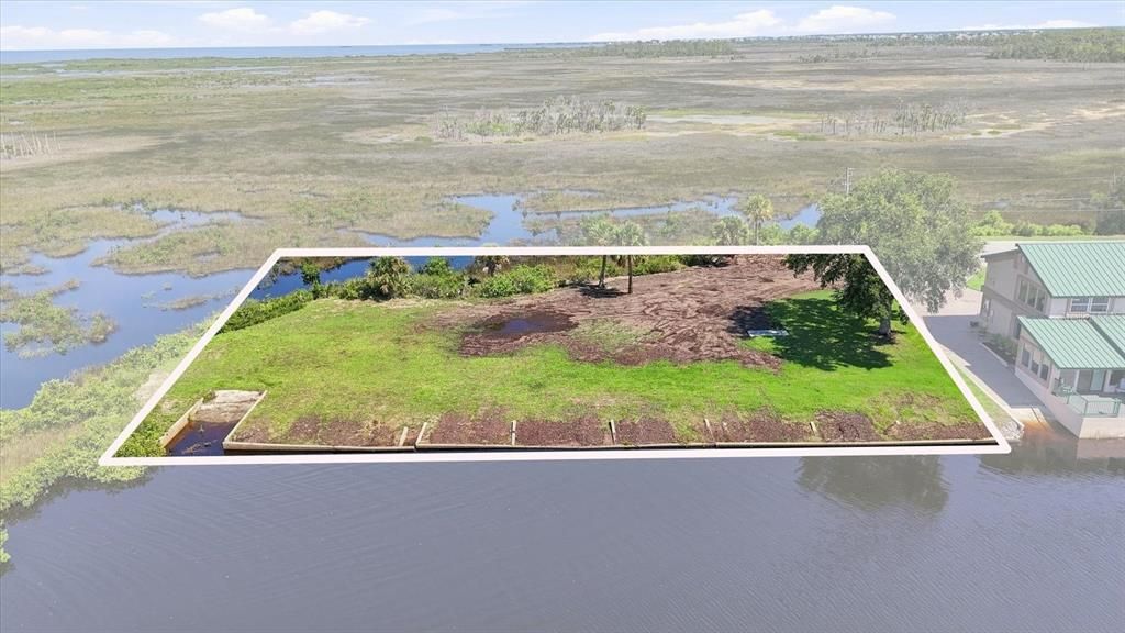 На продажу: $899,000 (0.54 acres)