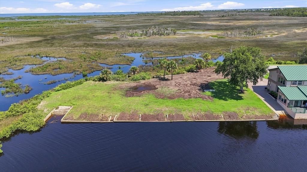На продажу: $899,000 (0.54 acres)