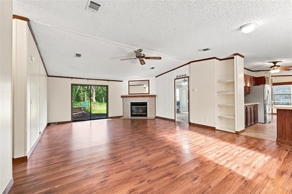 For Sale: $349,900 (3 beds, 2 baths, 1512 Square Feet)