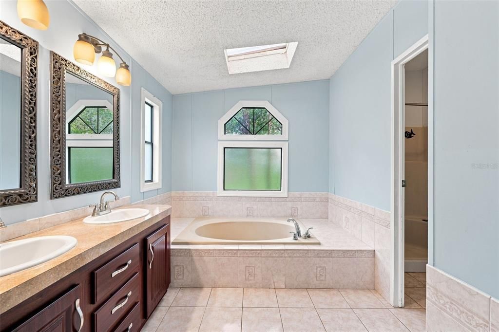 For Sale: $349,900 (3 beds, 2 baths, 1512 Square Feet)