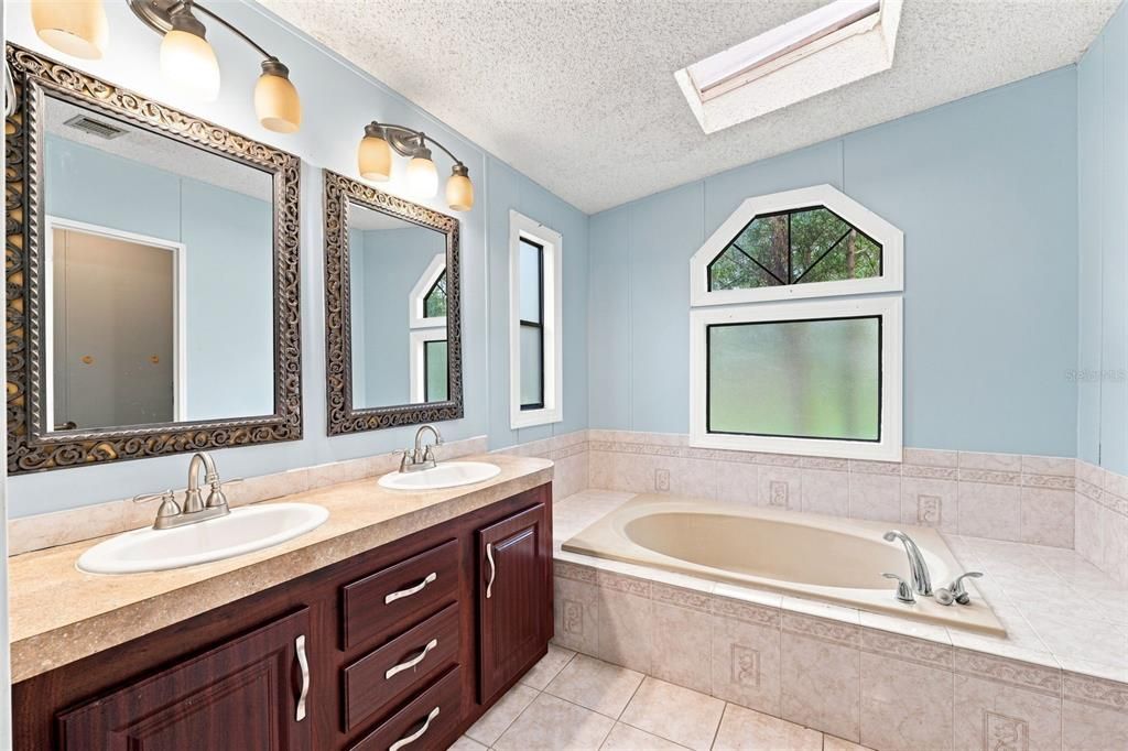 For Sale: $349,900 (3 beds, 2 baths, 1512 Square Feet)
