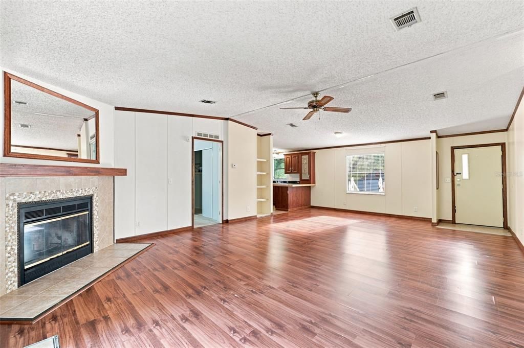For Sale: $349,900 (3 beds, 2 baths, 1512 Square Feet)