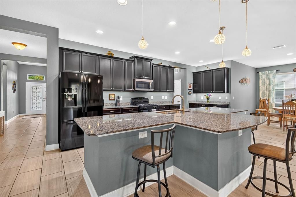 En Venta: $654,900 (5 camas, 3 baños, 2822 Pies cuadrados)