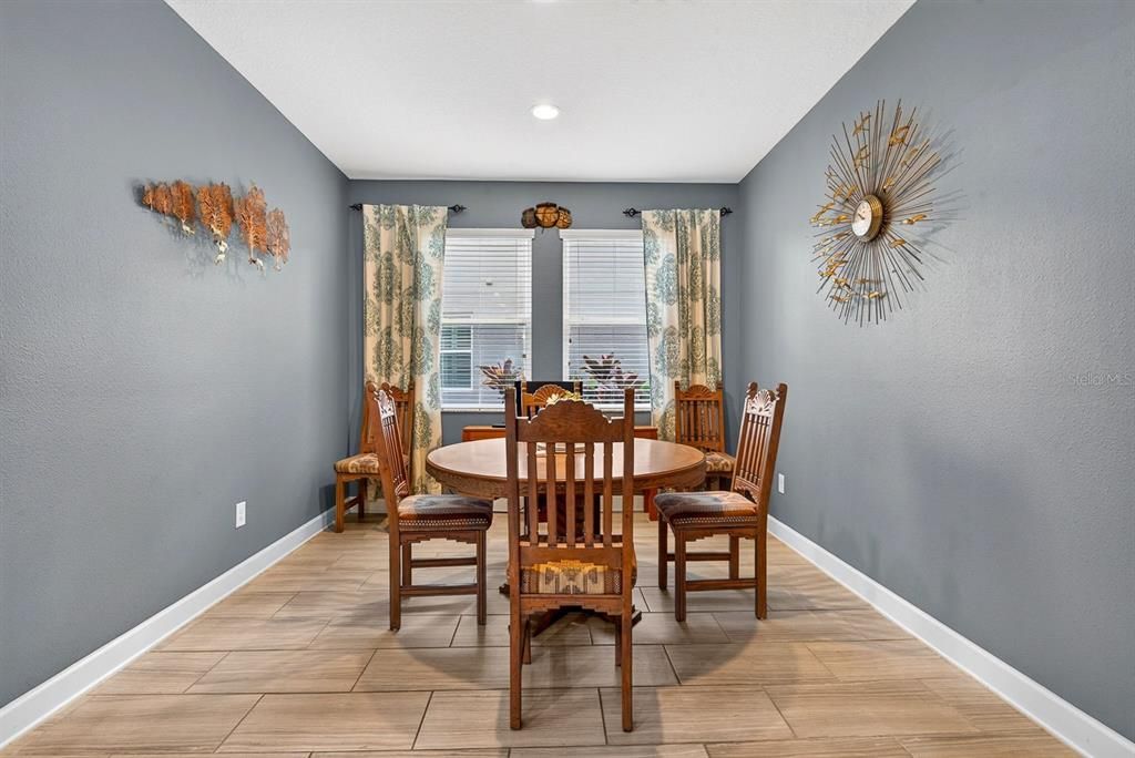 En Venta: $654,900 (5 camas, 3 baños, 2822 Pies cuadrados)