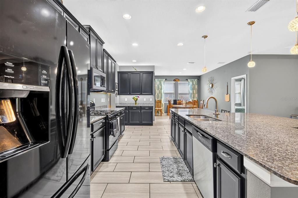 En Venta: $654,900 (5 camas, 3 baños, 2822 Pies cuadrados)