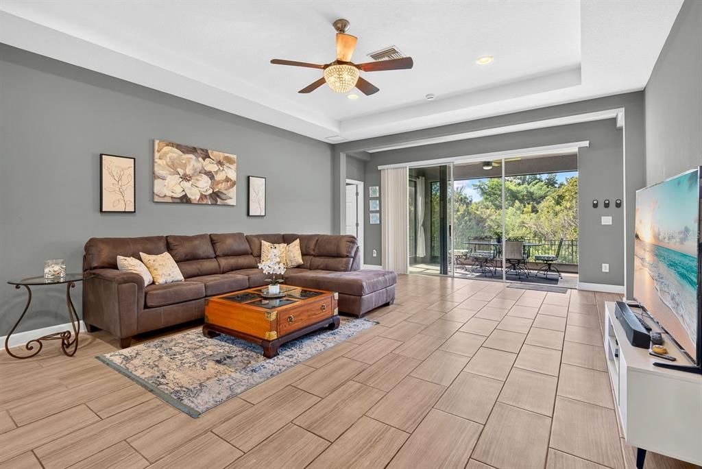 En Venta: $654,900 (5 camas, 3 baños, 2822 Pies cuadrados)