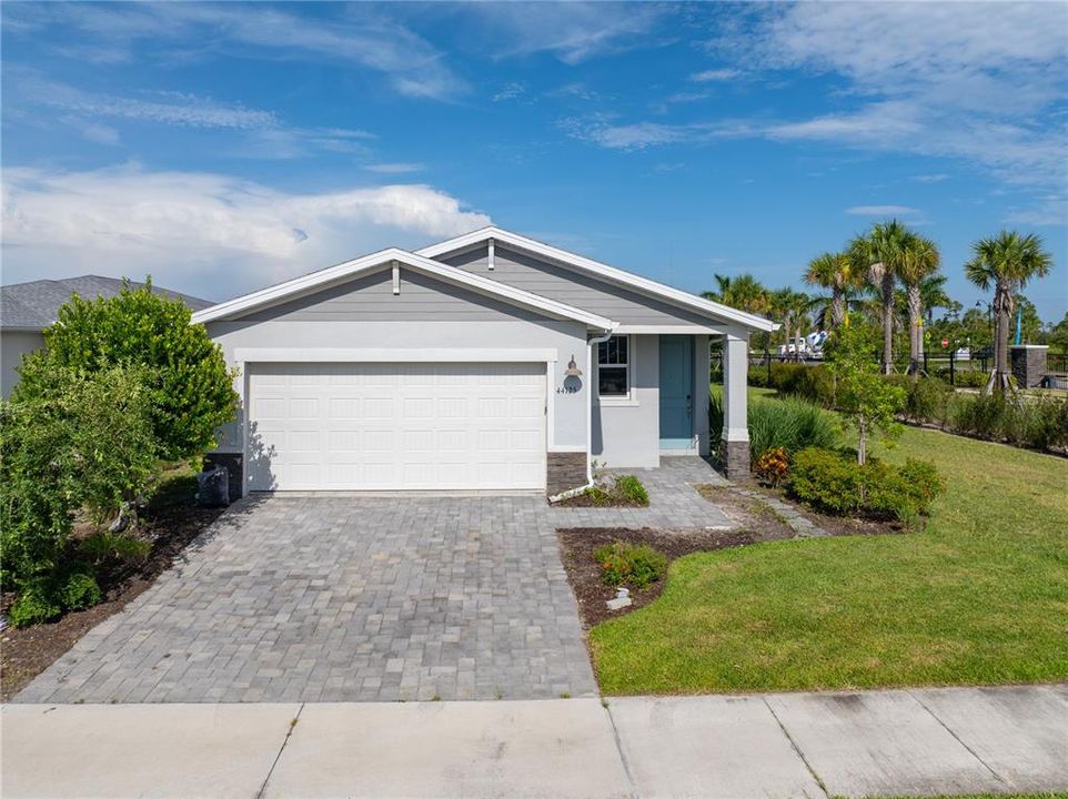 For Sale: $314,900 (3 beds, 2 baths, 1484 Square Feet)