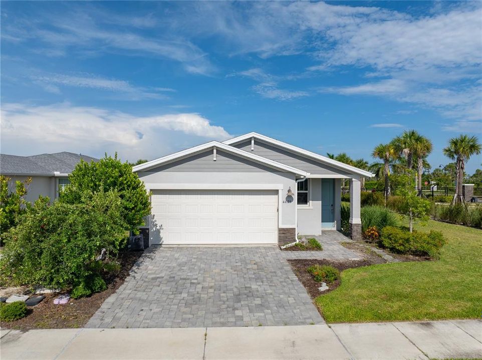 For Sale: $314,900 (3 beds, 2 baths, 1484 Square Feet)