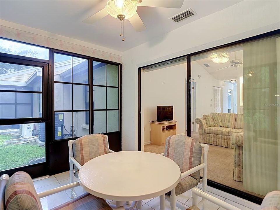 En Venta: $179,900 (2 camas, 2 baños, 907 Pies cuadrados)