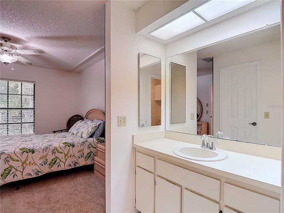 En Venta: $179,900 (2 camas, 2 baños, 907 Pies cuadrados)