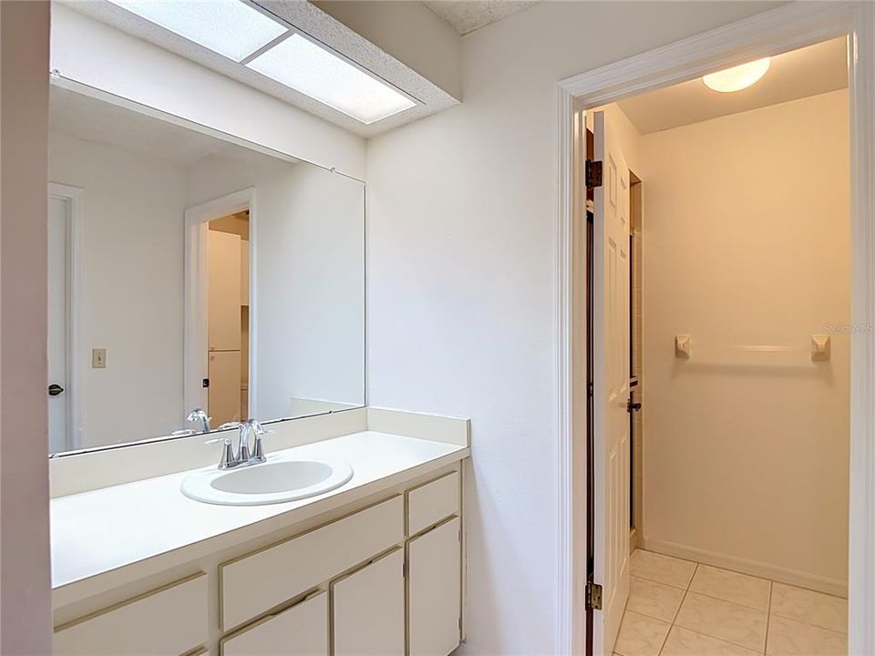 En Venta: $179,900 (2 camas, 2 baños, 907 Pies cuadrados)