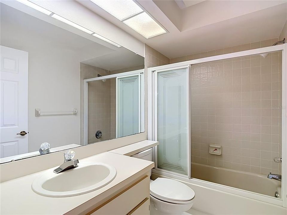 En Venta: $179,900 (2 camas, 2 baños, 907 Pies cuadrados)