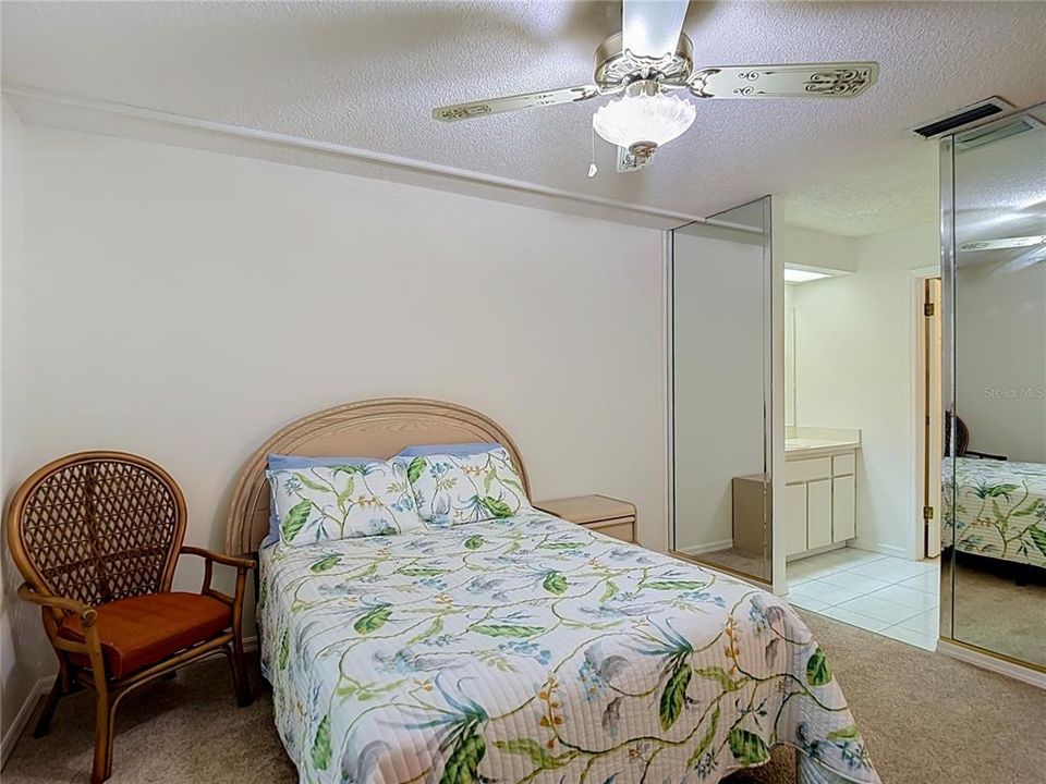 En Venta: $179,900 (2 camas, 2 baños, 907 Pies cuadrados)