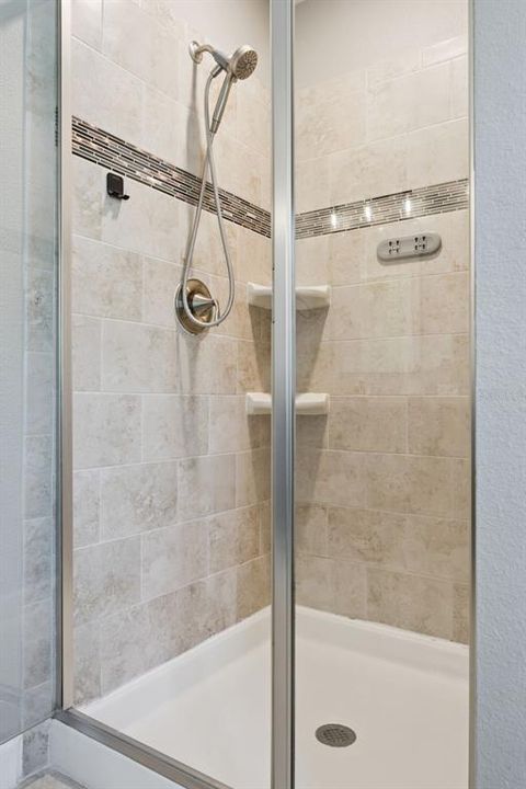 En Venta: $559,900 (5 camas, 3 baños, 2455 Pies cuadrados)