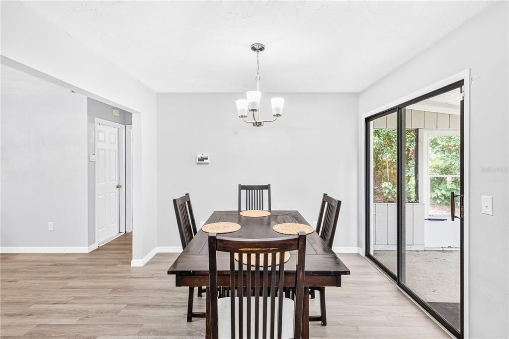En Venta: $295,000 (3 camas, 2 baños, 1344 Pies cuadrados)